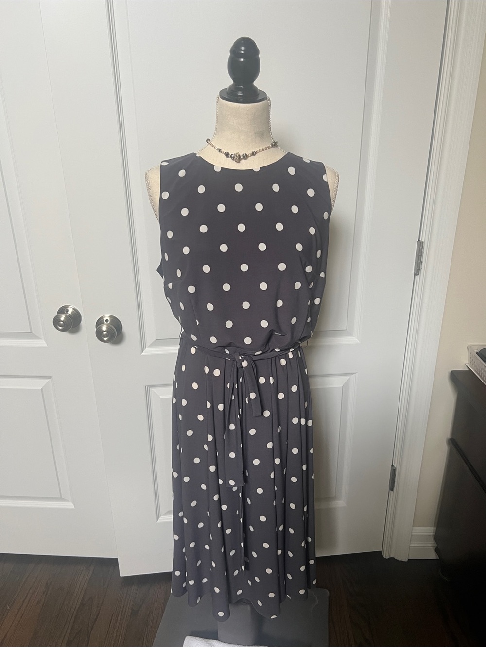 Ann Klein Gray with WhitePolka Dots Sleeveless Midi Dress